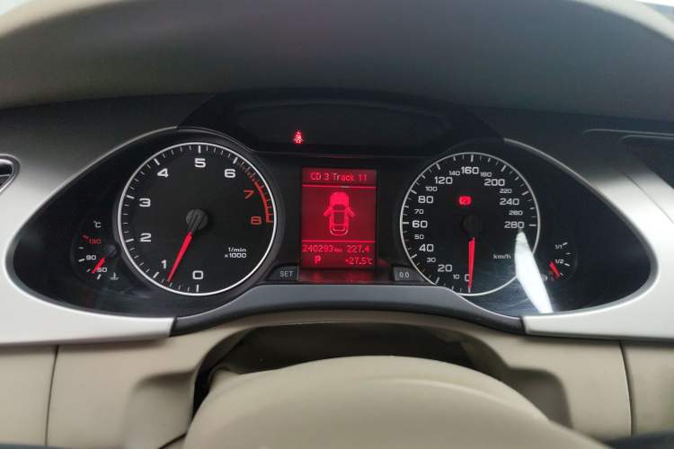 Used Audi A4L 2012 2.0 TFSI automatic standard version Instrument Cluster