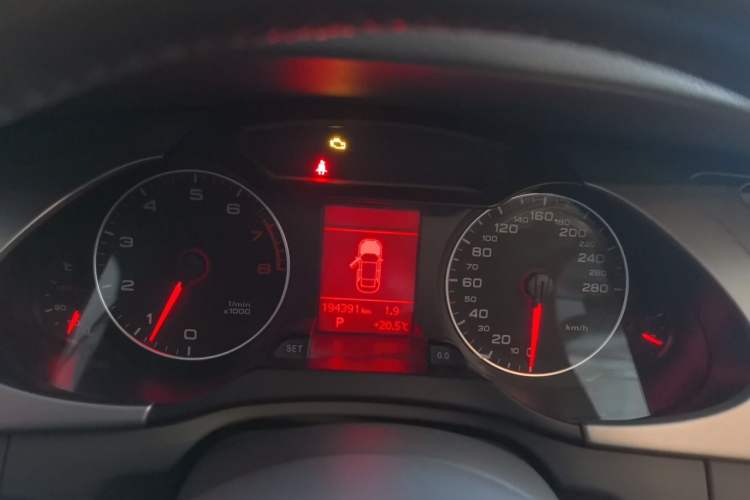 Used Audi A4L 2012 2.0 TFSI automatic standard version Instrument Cluster