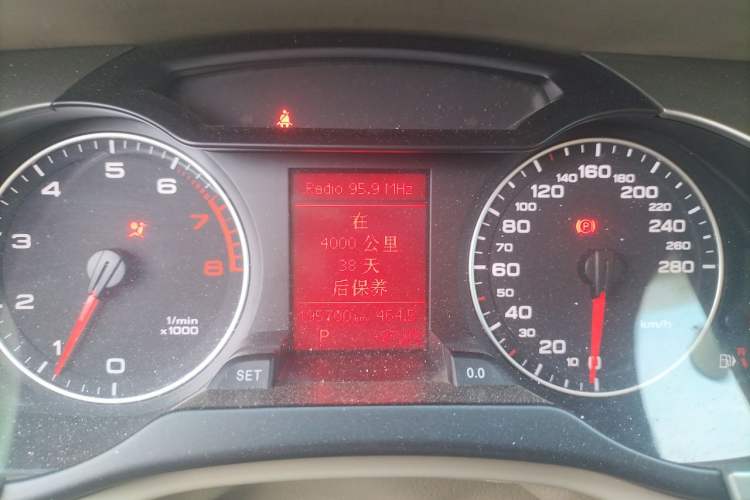 Used Audi A4L 2012 2.0 TFSI automatic Comfort trim level Instrument Cluster