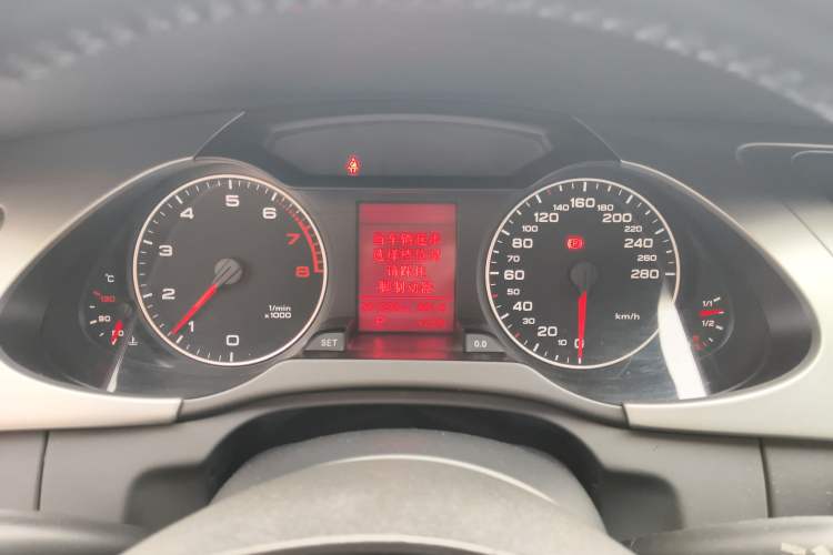 Used Audi A4L 2012 2.0 TFSI automatic standard version Instrument Cluster