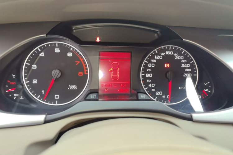Used Audi A4L 2012 2.0 TFSI automatic standard version Instrument Cluster