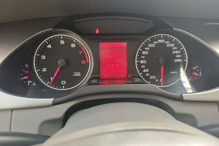 Used Audi A4L 2012 2.0 TFSI automatic Comfort trim level Instrument Cluster