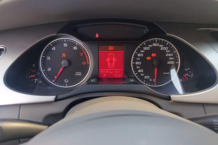 Used Audi A4L 2012 2.0 TFSI automatic standard version Instrument Cluster