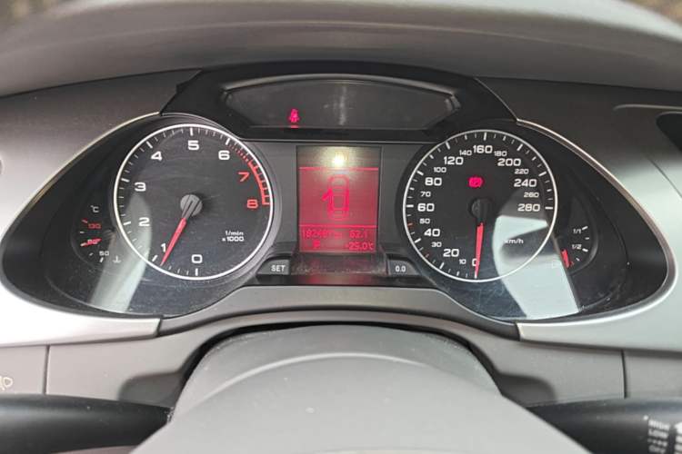 Used Audi A4L 2012 1.8 TFSI Automatic Comfort Model Instrument Cluster