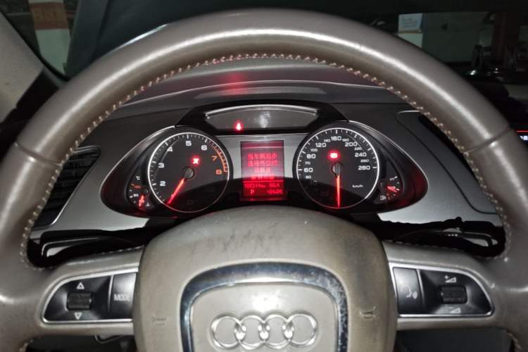 Used Audi A4L 2012 2.0 TFSI automatic Comfort trim level Instrument Cluster