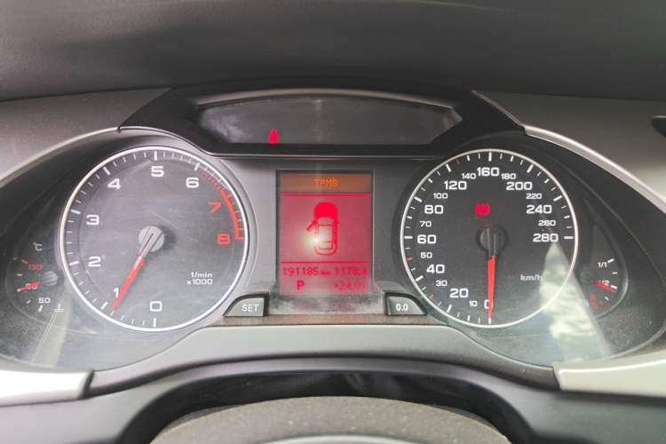 Used Audi A4L 2012 2.0 TFSI automatic standard version Instrument Cluster