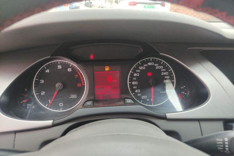 Used Audi A4L 2012 2.0 TFSI automatic Comfort trim level Instrument Cluster