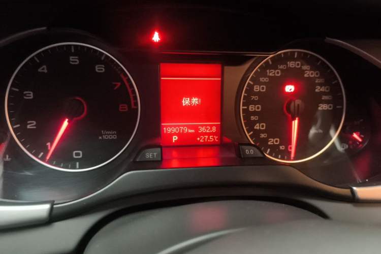 Used Audi A4L 2012 2.0 TFSI automatic Comfort trim level Instrument Cluster