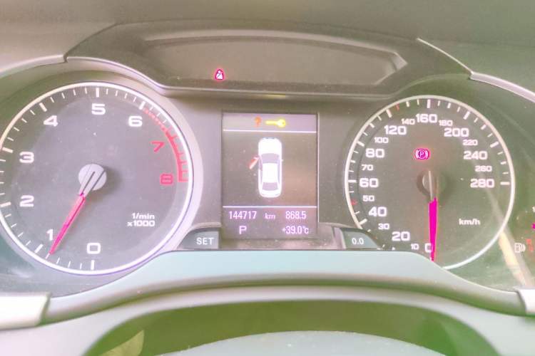 Used Audi A4L 2012 2.0 TFSI automatic sporty version Instrument Cluster