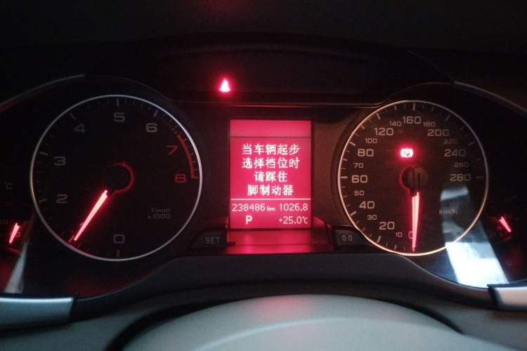 Used Audi A4L 2012 2.0 TFSI automatic Comfort trim level Instrument Cluster