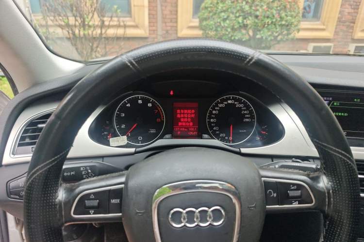 Used Audi A4L 2012 2.0 TFSI automatic Comfort trim level Instrument Cluster