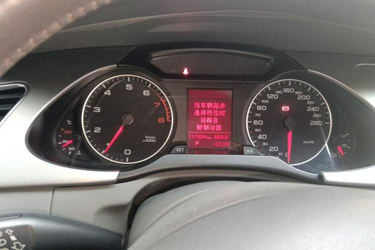 Used Audi A4L 2012 2.0 TFSI automatic Comfort trim level Instrument Cluster