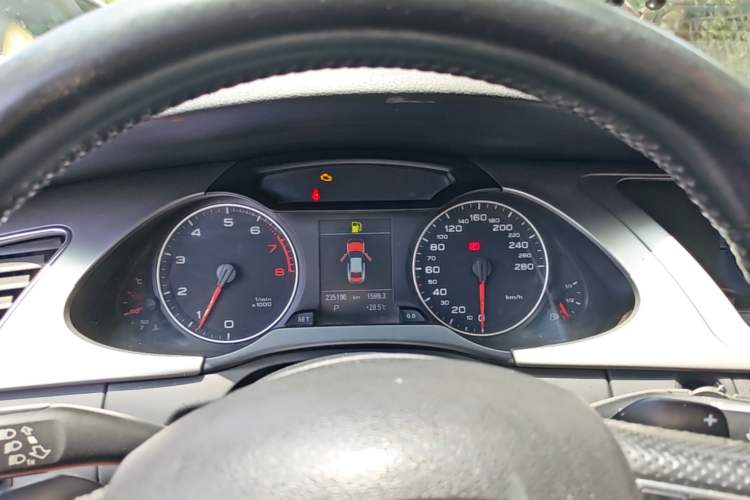 Used Audi A4L 2012 2.0 TFSI automatic sporty version Instrument Cluster