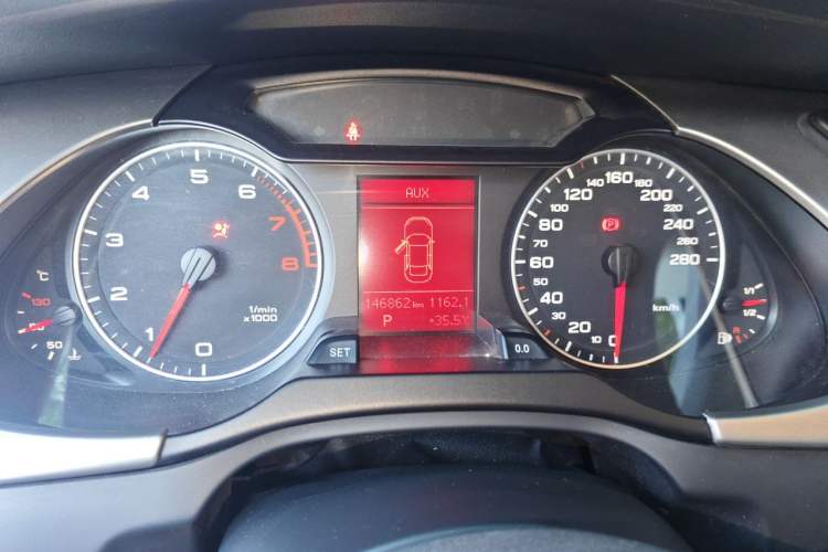 Used Audi A4L 2012 2.0 TFSI automatic standard version Instrument Cluster