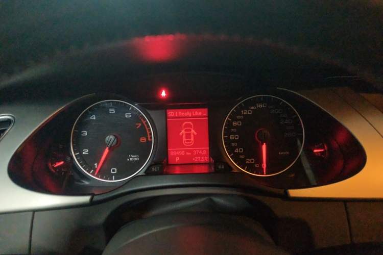 Used Audi A4L 2012 2.0 TFSI automatic Comfort trim level Instrument Cluster