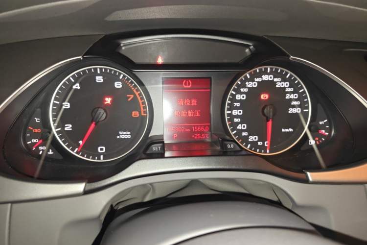 Used Audi A4L 2012 2.0 TFSI automatic Comfort trim level Instrument Cluster