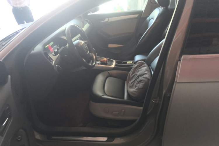 Used Audi A4L 2012 2.0 TFSI automatic standard version Left Front Seat