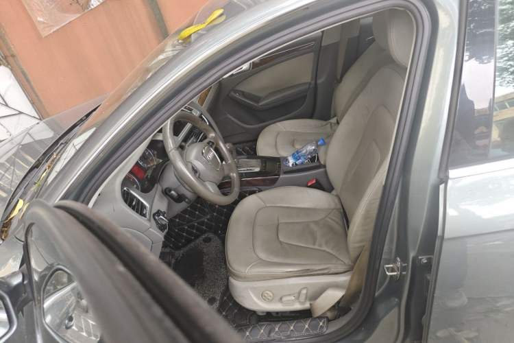 Used Audi A4L 2012 2.0 TFSI automatic Comfort trim level Left Front Seat