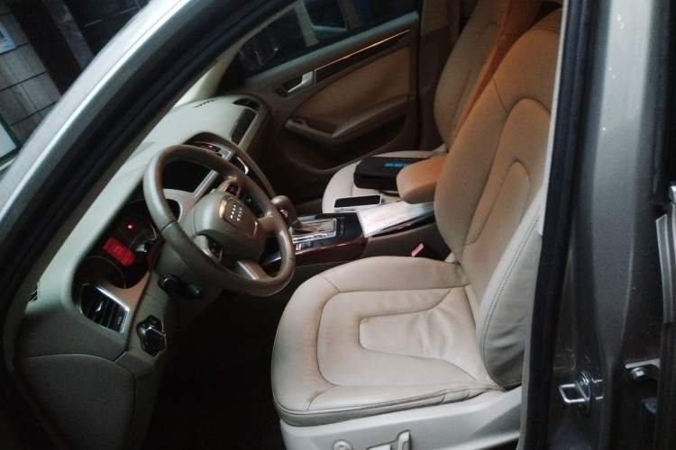 Used Audi A4L 2012 2.0 TFSI automatic Comfort trim level Left Front Seat