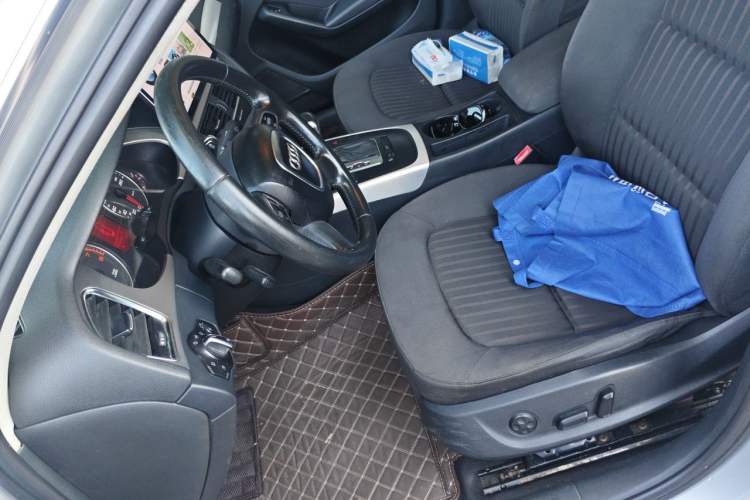 Used Audi A4L 2012 2.0 TFSI automatic standard version Left Front Seat