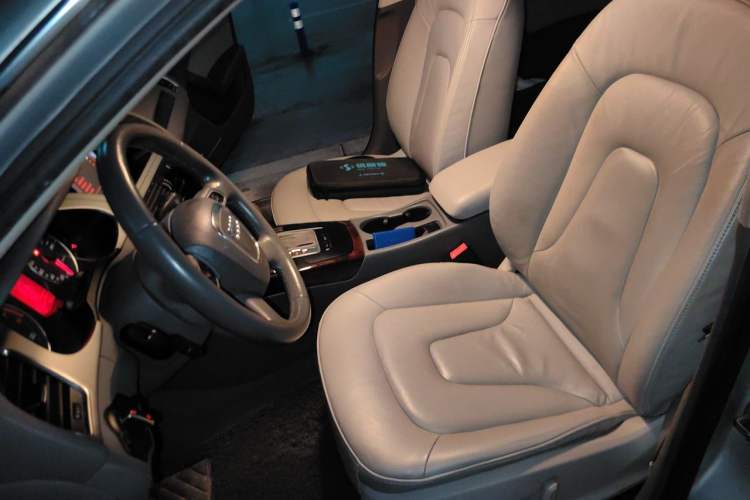 Used Audi A4L 2012 2.0 TFSI automatic Comfort trim level Left Front Seat