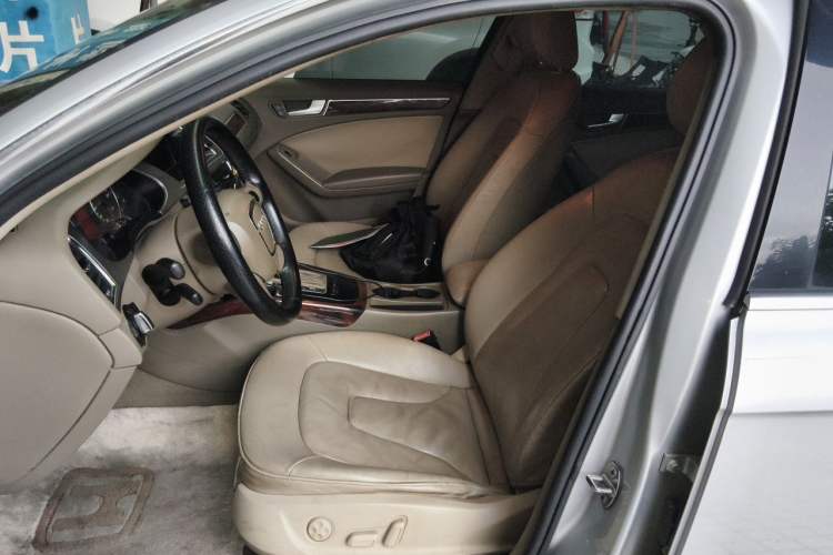 Used Audi A4L 2012 2.0 TFSI automatic Comfort trim level Left Front Seat