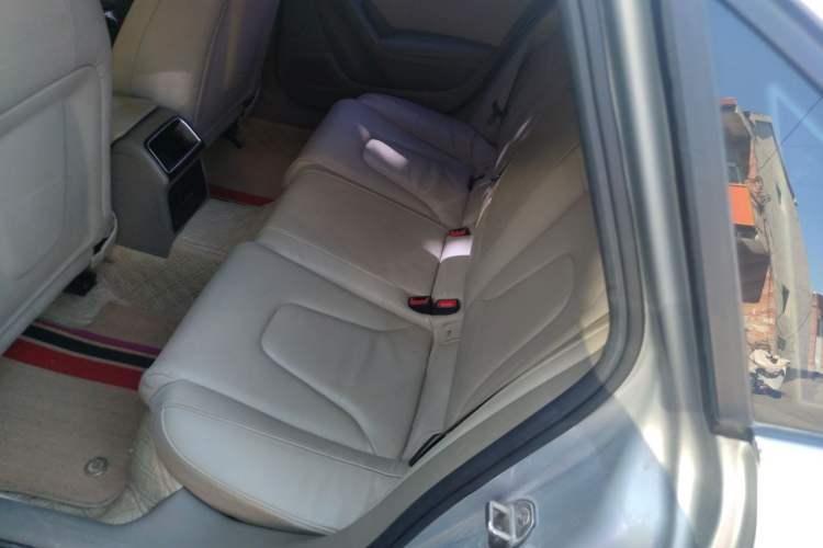 Used Audi A4L 2012 2.0 TFSI automatic Comfort trim level Left Rear Seat
