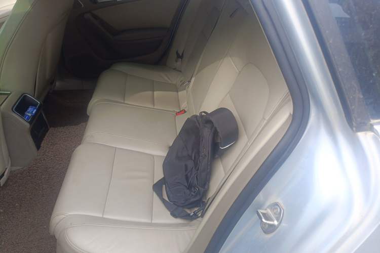 Used Audi A4L 2012 2.0 TFSI automatic standard version Left Rear Seat