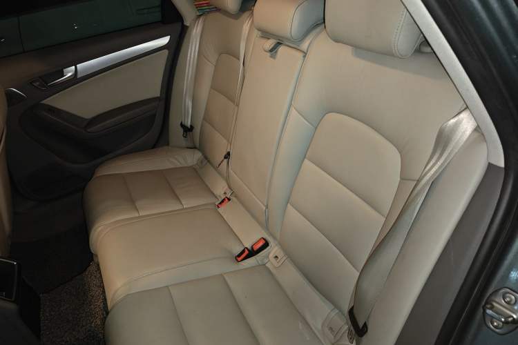 Used Audi A4L 2012 2.0 TFSI automatic standard version Left Rear Seat