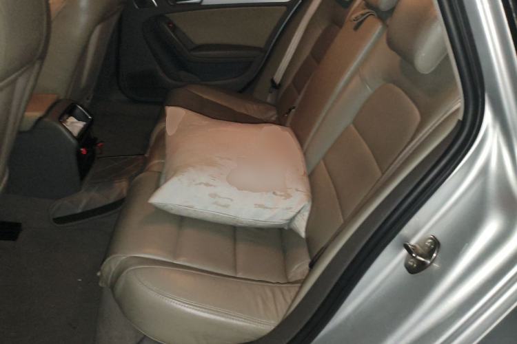 Used Audi A4L 2012 2.0 TFSI automatic standard version Left Rear Seat