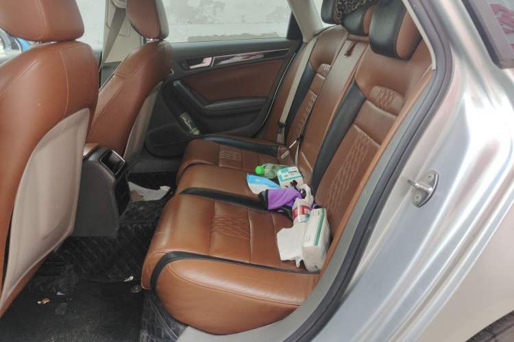 Used Audi A4L 2012 2.0 TFSI automatic Comfort trim level Left Rear Seat