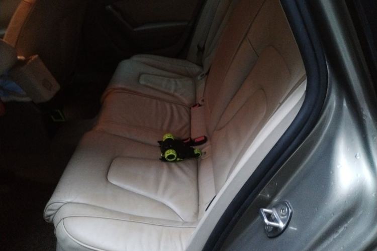 Used Audi A4L 2012 2.0 TFSI automatic Comfort trim level Left Rear Seat