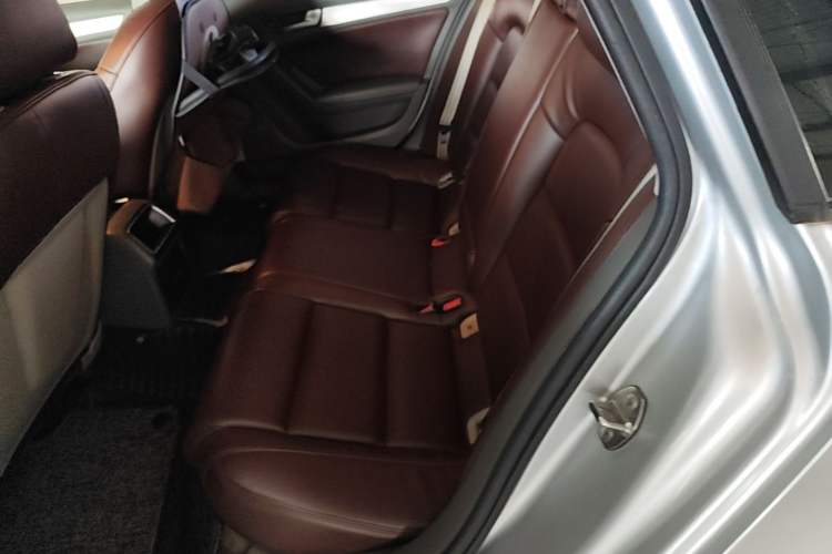 Used Audi A4L 2012 2.0 TFSI automatic sporty version Left Rear Seat