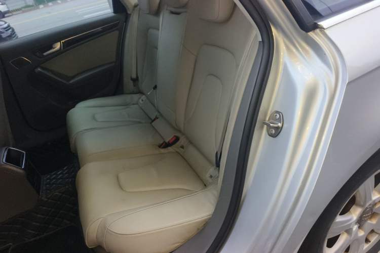 Used Audi A4L 2012 2.0 TFSI automatic Comfort trim level Left Rear Seat