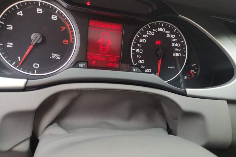 Used Audi A4L 2012 2.0 TFSI automatic Comfort trim level Odometer Close Up