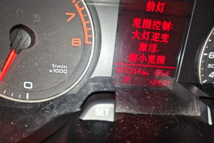 Used Audi A4L 2012 2.0 TFSI automatic Comfort trim level Odometer Close Up