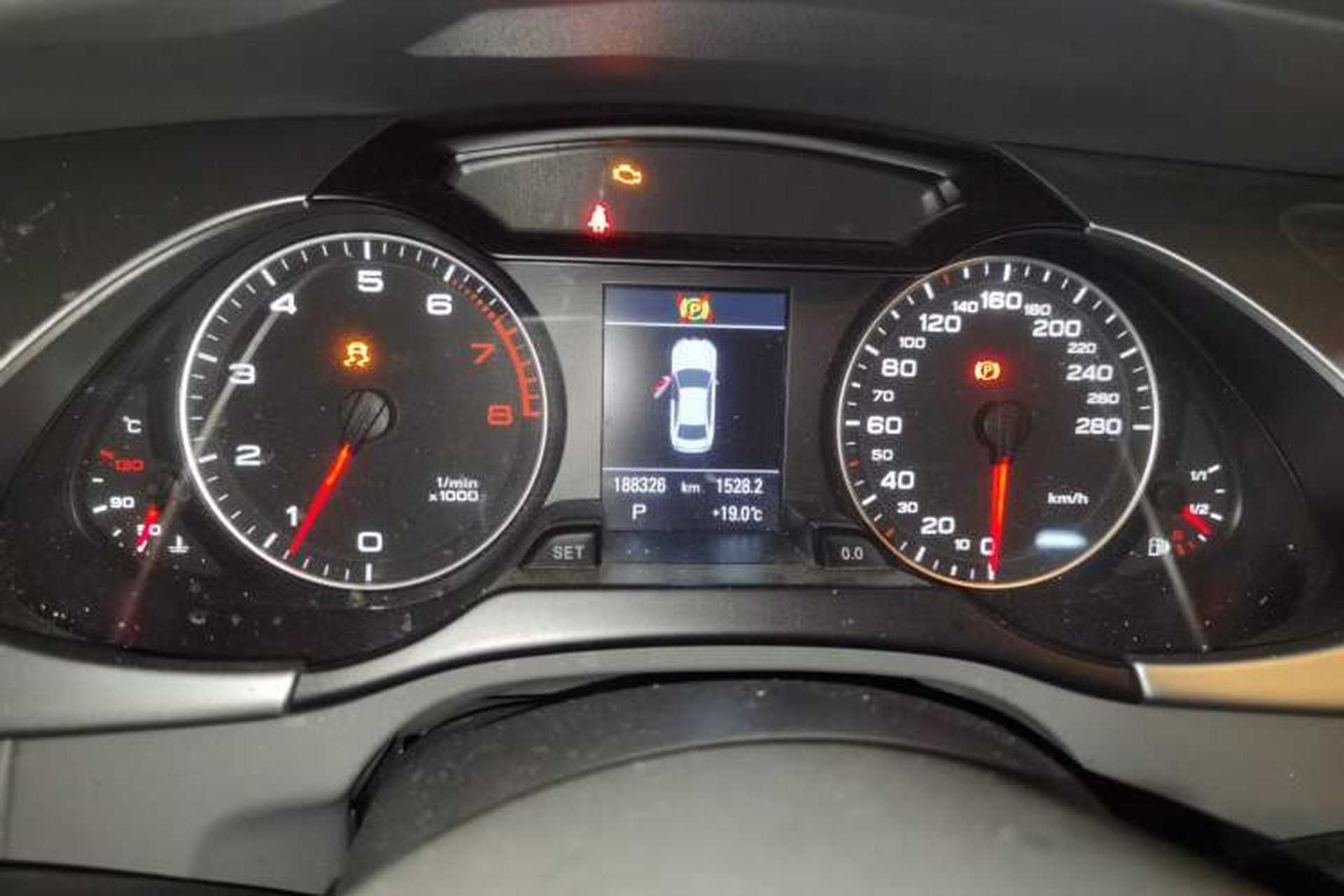 Used Audi A4L 2012 2.0 TFSI Automatic Technology Model Odometer Close Up