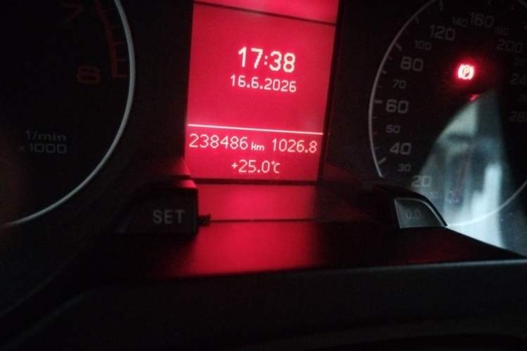 Used Audi A4L 2012 2.0 TFSI automatic Comfort trim level Odometer Close Up