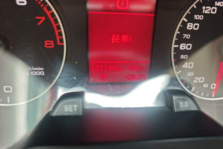 Used Audi A4L 2012 2.0 TFSI automatic Comfort trim level Odometer Close Up