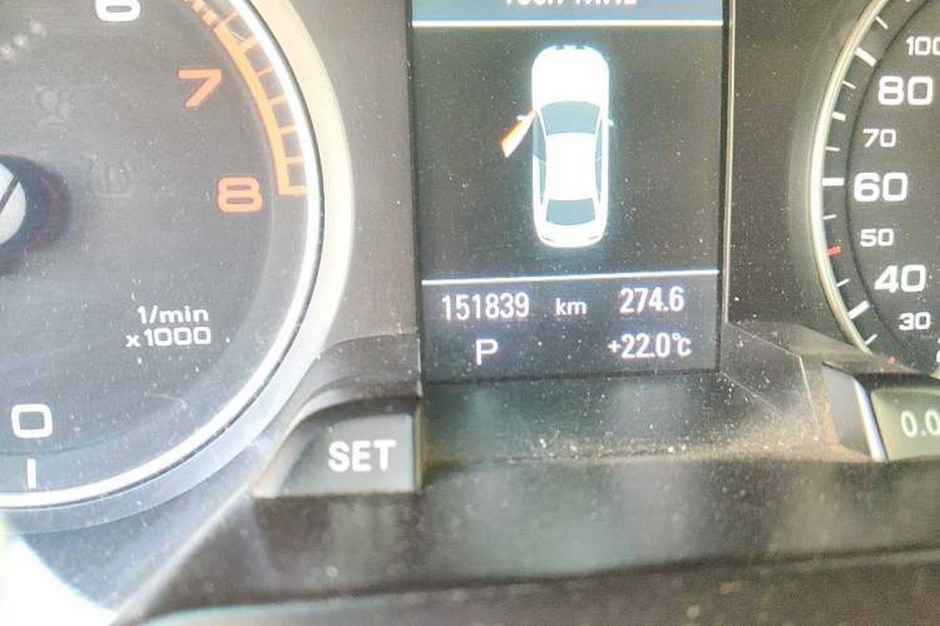 Used Audi A4L 2012 2.0 TFSI automatic luxury version Odometer Close Up