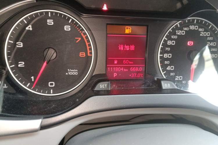 Used Audi A4L 2012 2.0 TFSI automatic Comfort trim level Odometer Close Up