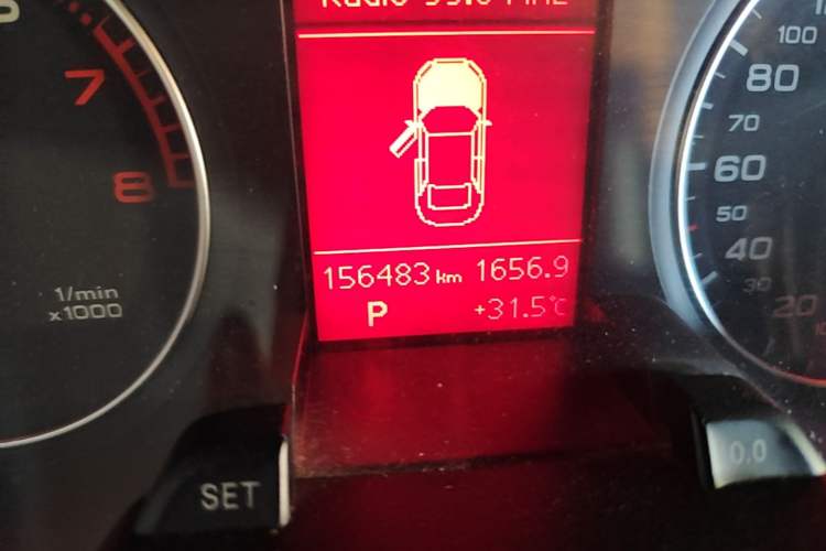 Used Audi A4L 2012 2.0 TFSI automatic sporty version Odometer Close Up