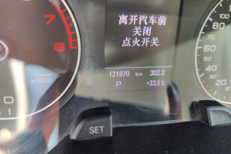 Used Audi A4L 2012 2.0 TFSI Automatic Technology Model Odometer Close Up