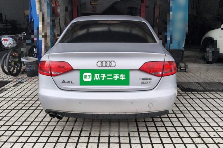 Used Audi A4L 2012 2.0 TFSI automatic Comfort trim level Rear
