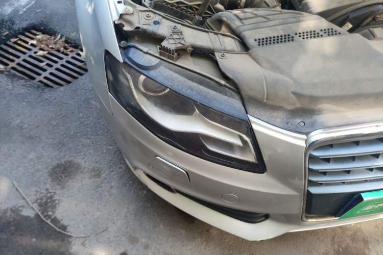 Used Audi A4L 2012 2.0 TFSI automatic Comfort trim level Right Front Headlight