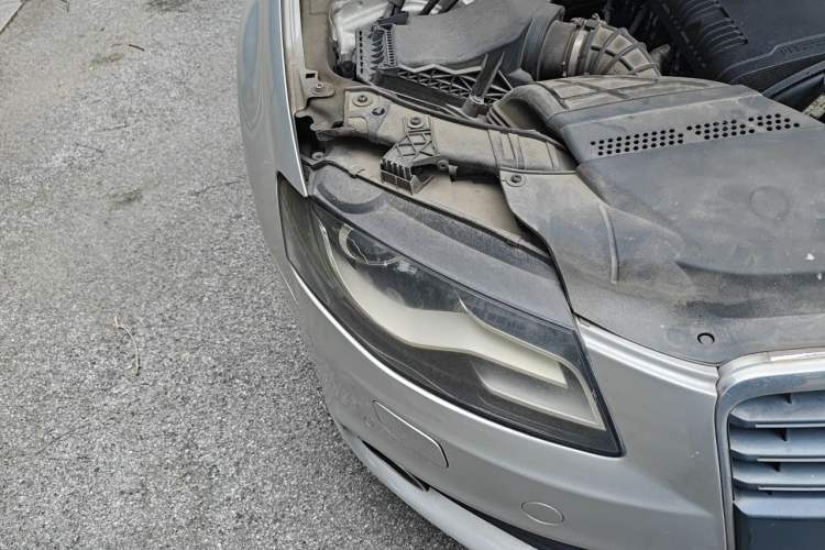 Used Audi A4L 2012 2.0 TFSI automatic standard version Right Front Headlight