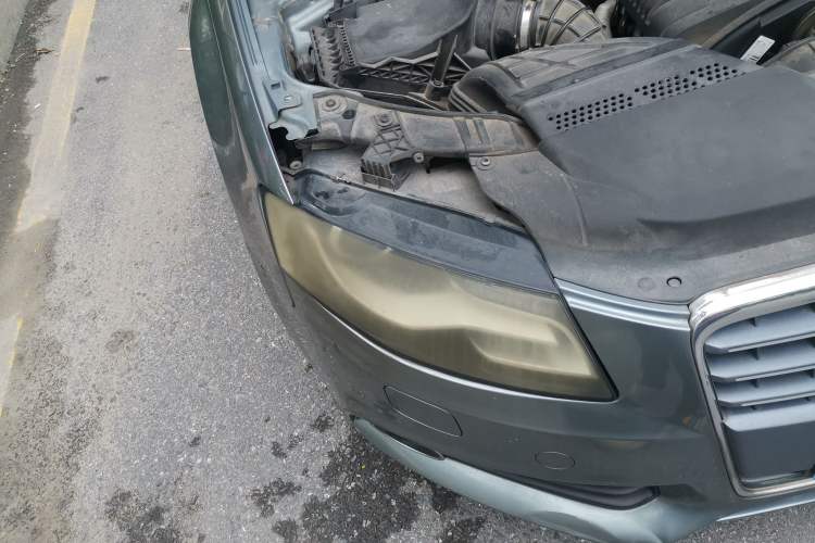 Used Audi A4L 2012 2.0 TFSI automatic Comfort trim level Right Front Headlight