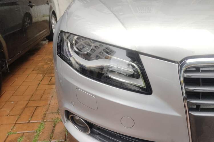 Used Audi A4L 2012 2.0 TFSI automatic standard version Right Front Headlight