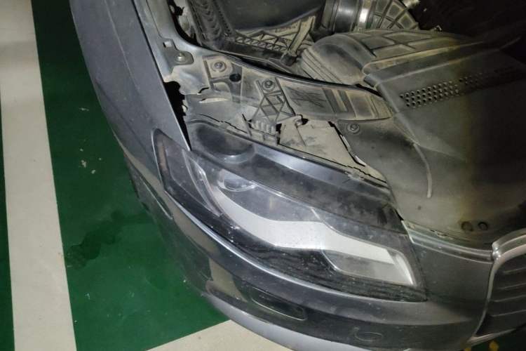 Used Audi A4L 2012 2.0 TFSI automatic standard version Right Front Headlight