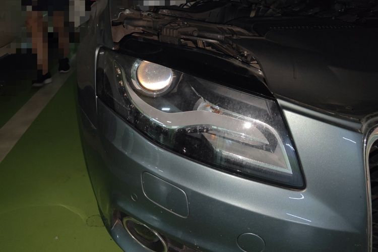 Used Audi A4L 2012 2.0 TFSI automatic standard version Right Front Headlight
